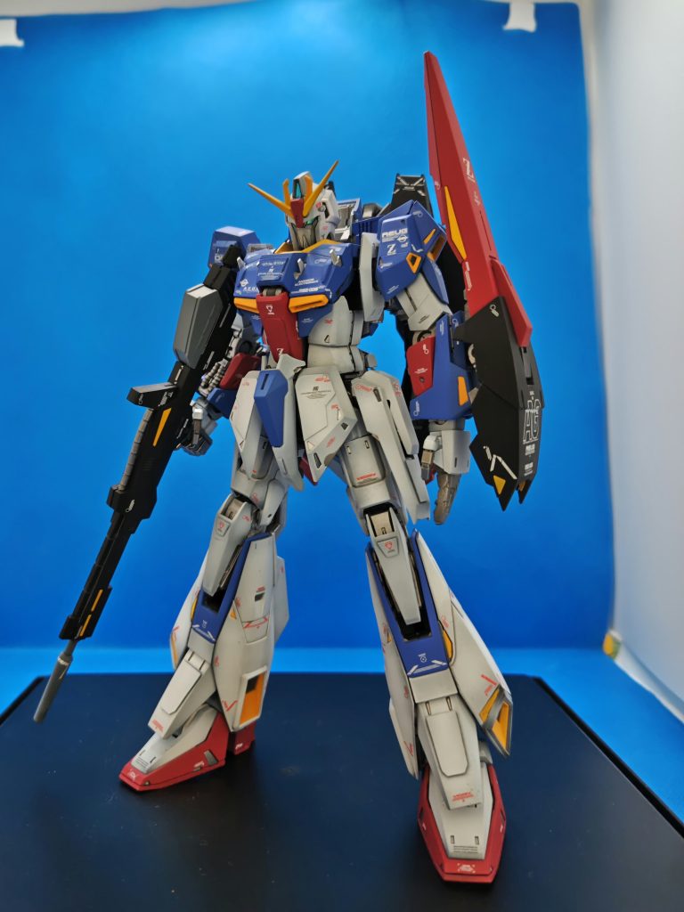 Zガンダム箱の表紙に真似て撮影してみました。