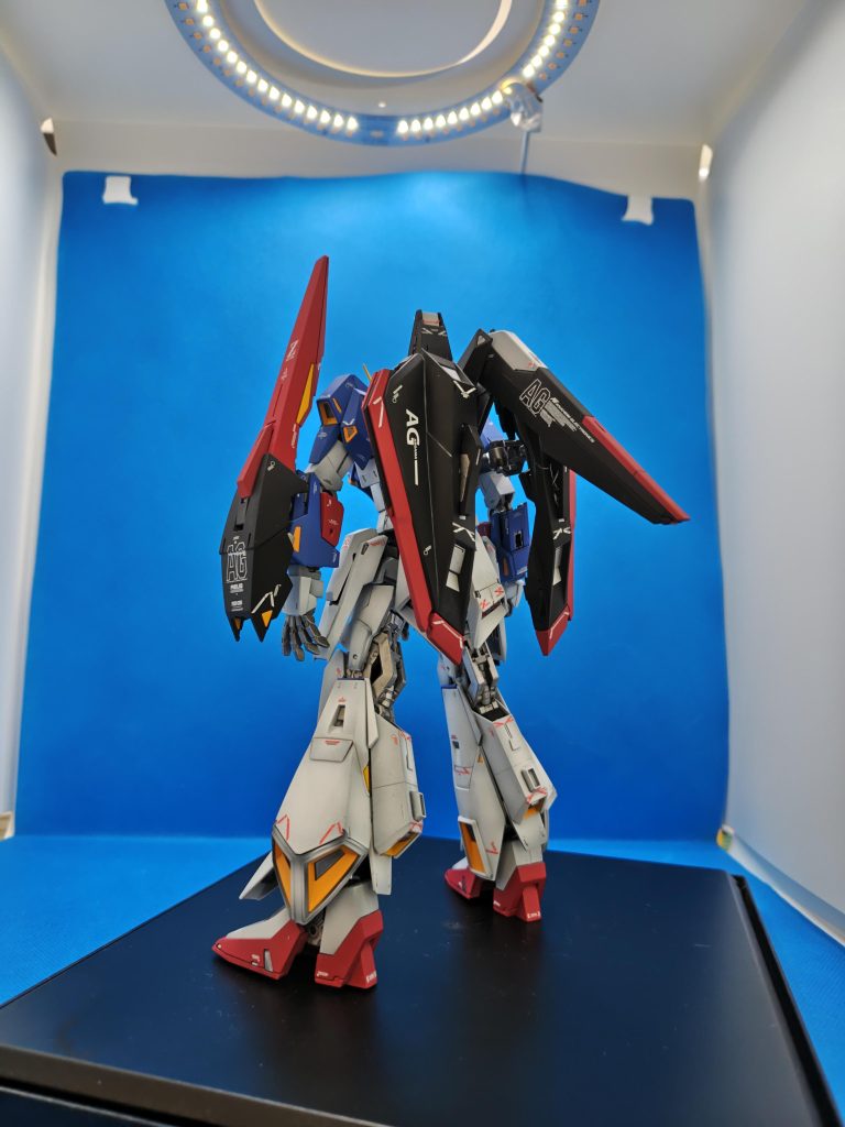 各部スジ彫りスラスター増設パネル装甲板製作しております。基本グラデーション塗装にて 