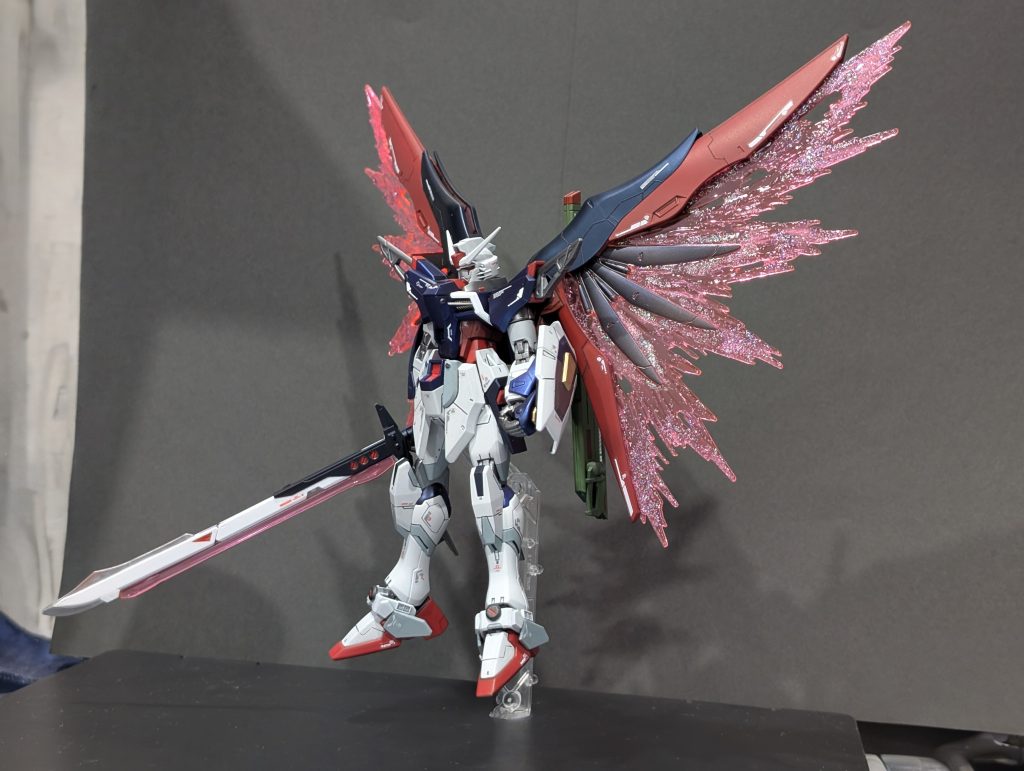 光の翼を塗装しようか迷いましたがせっかくなのでチャレンジ!控えめながらキラキラしている感じが出てますかね?