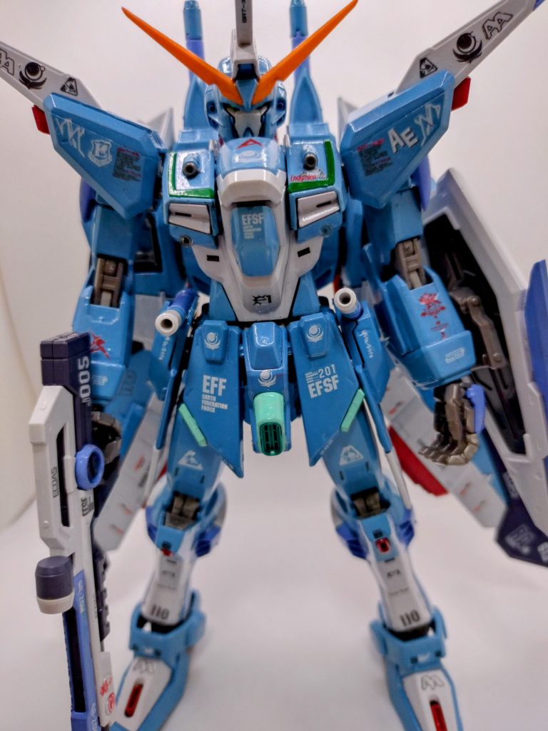 ウザくなるくらいのデカールの量です（笑）