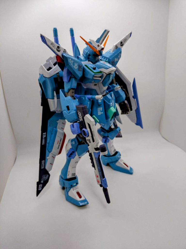 今作は、デカールをふんだんに使って、これでもか！とデカール貼りに労力を費やしました。