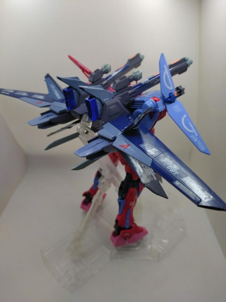 パーフェクトストライクガンダムの中古品を購入したので、塗装してI.W.S.Pと装着が被らないパーツだけを装着して完成。
