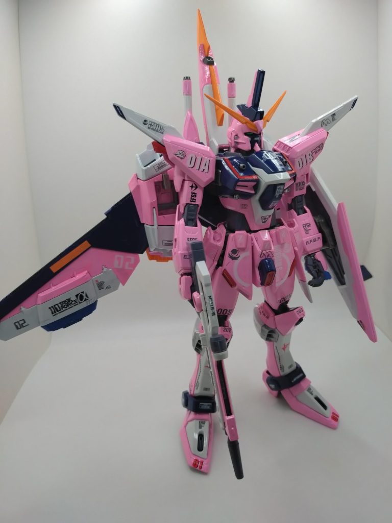 製作時にパーツを紛失してしまって、バンダイの部品通販に注文して部品が届いて完成したので、完成には時間がかかりました(汗)