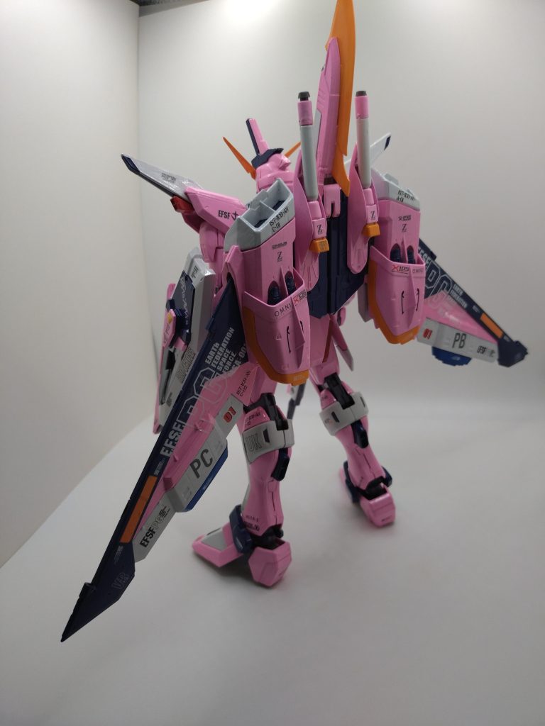 ライブコンサート、ザクじゃなくジャスティスを使ったら、こんな感じのジャスティスかなと(笑)それも、アスランの操縦で、ラクスクラインの偽物乗せてね〜(笑)