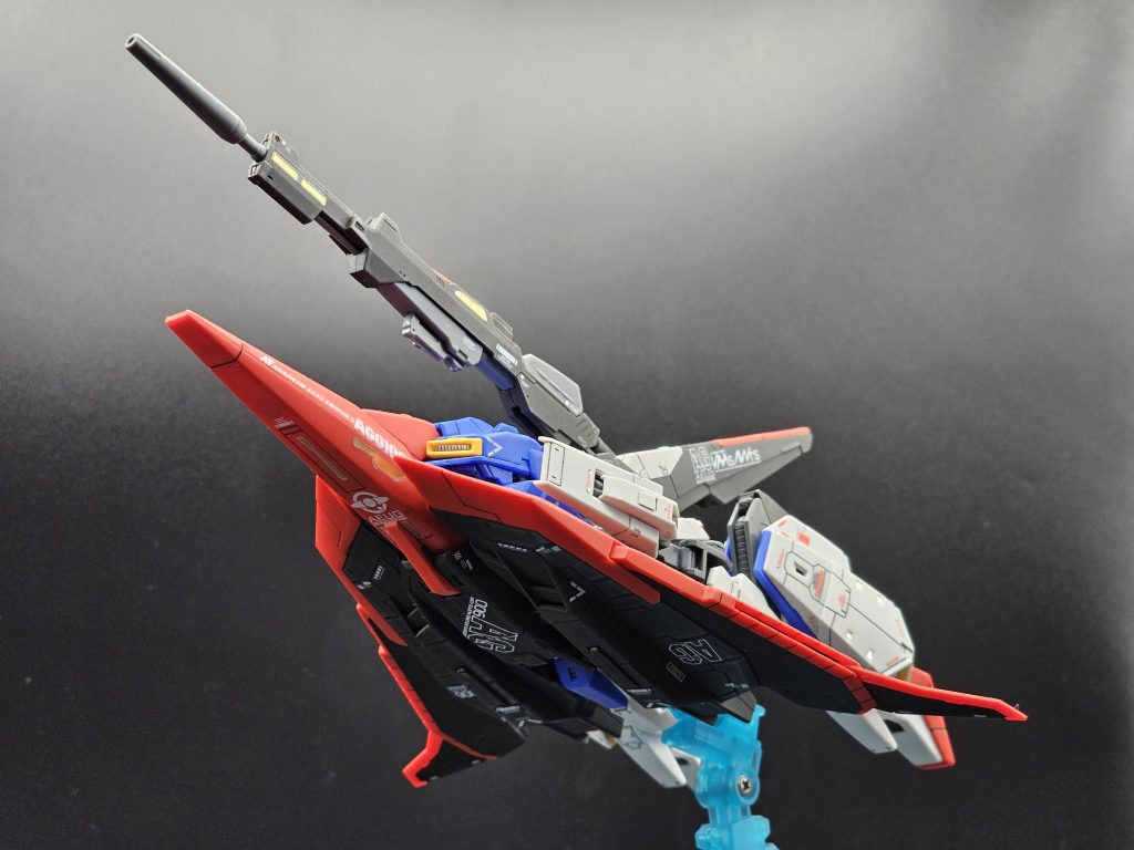 シールドのデカールを逆に貼ってしまいましたが、予備が無いので、これで