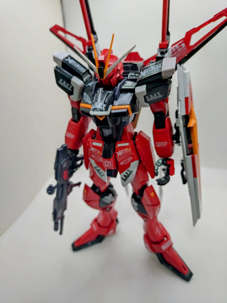 プレバンのサイトのSPEC2の画像を参考にして、なんとか似せようと試み。んでも、頭部の一部はレッドじゃなくホワイトにしたりして、ちょっとだけ変えたり。