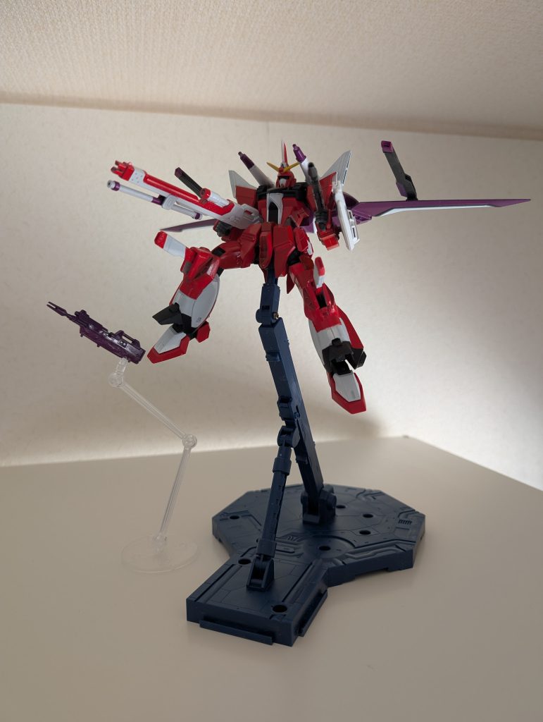 本機はフリーダムなどと同様に、全ての武装(メインのビームライフル、シールドに装備される、スペアのビームライフルとドラグーン、脛部、肩部、翼部のビームランチャー)を同時に発射することでフルバーストモードが使用可能である。