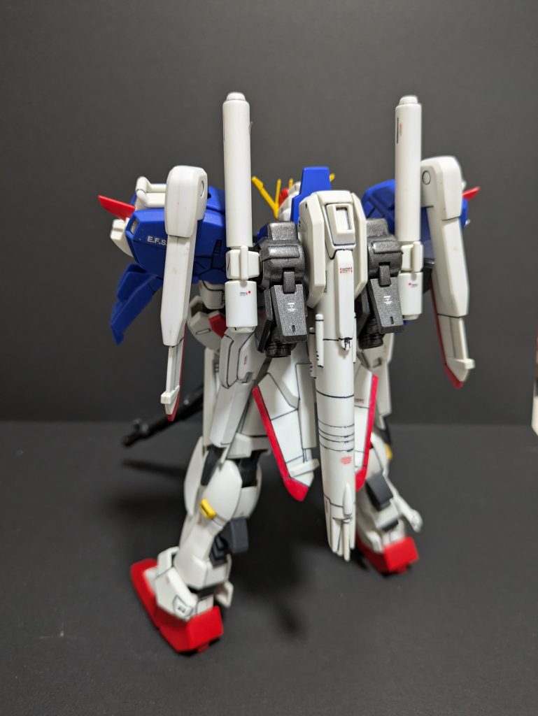 合わせ目消し、部分塗装、スミ入れ、少デカールとシールで仕上げました！デカールないところはシールで対応💦肩とか💦デカールは3回目ですが難しい😓浮いたりズレたり破れたり😭