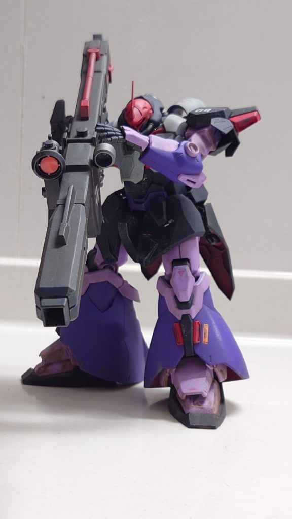 メッサーが大型なので、でかいビームバズーカもよく似合う(zaku-kao5)