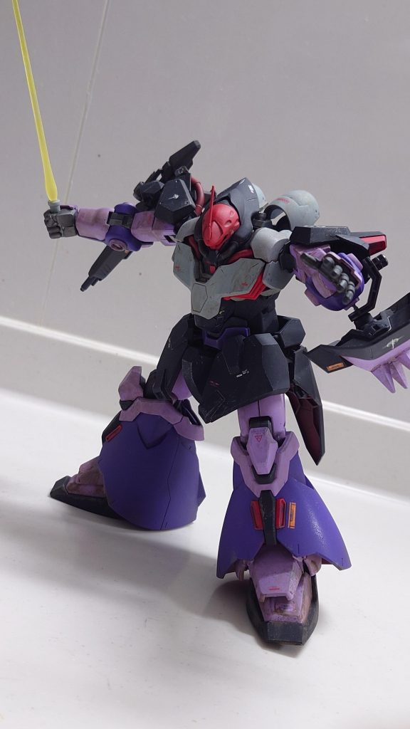 前回作ったクスィーGも汚し塗装したので、今回も汚し仕上げでやってみました!やっぱり難しいですね(zaku-kao9)特にドライブラシはせっかちだから塗料をのせすぎてしまう(zaku-kao3)