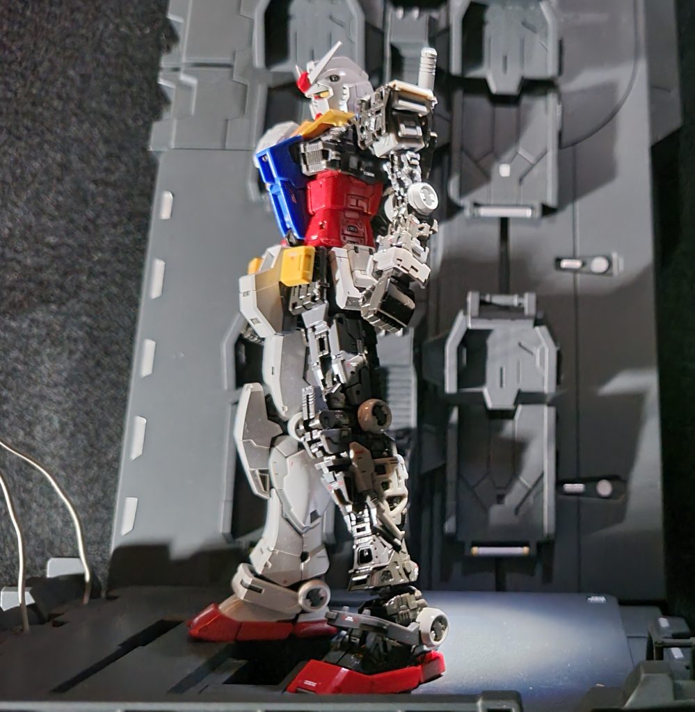 内部がリアルに作られてるので、メカニカル風に作成。内部の精細さと外観のカッコ良さの両方を、同時に楽しめるんです。いいですよね?