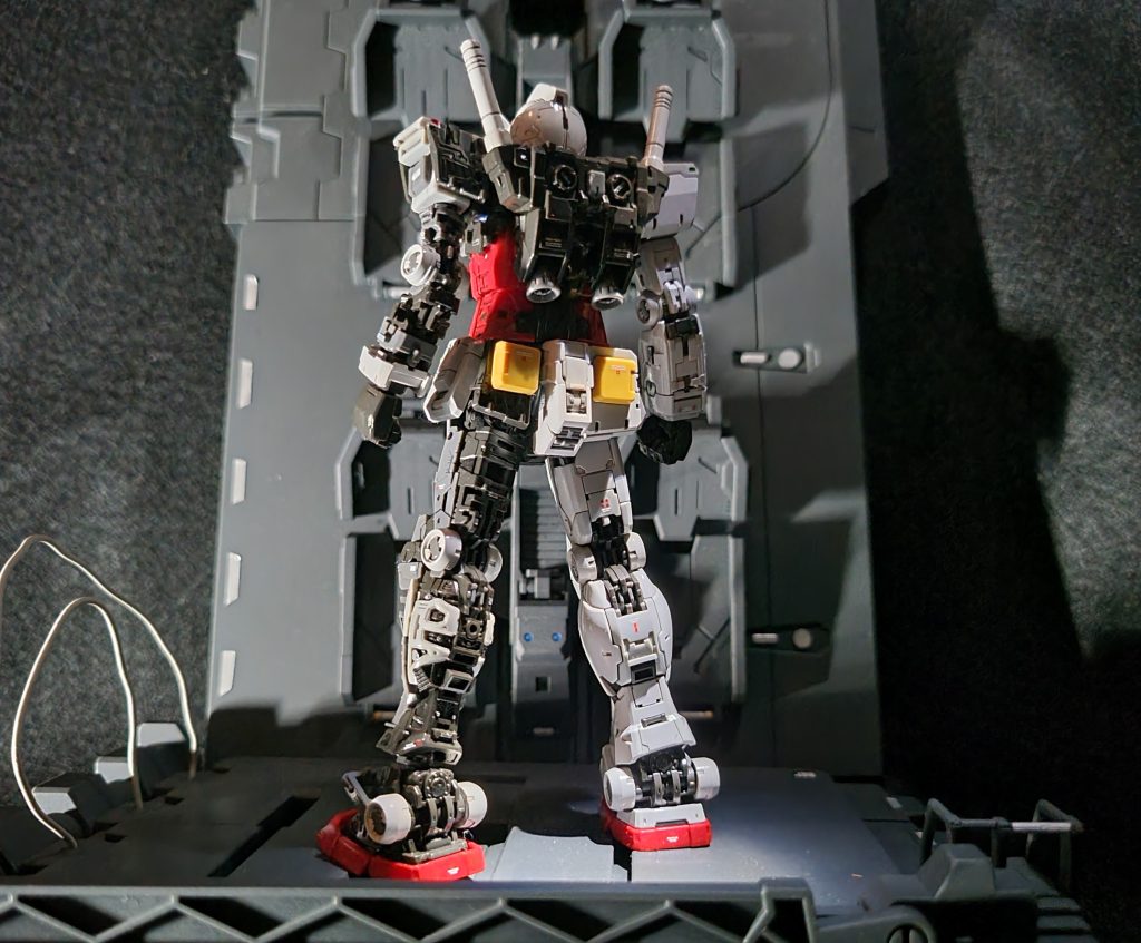 スミ入れと、デカール貼り付け、そして艶ありトップコート! RGの完成度が高いから、簡単作業でとても綺麗な仕上がりになってくれました!!