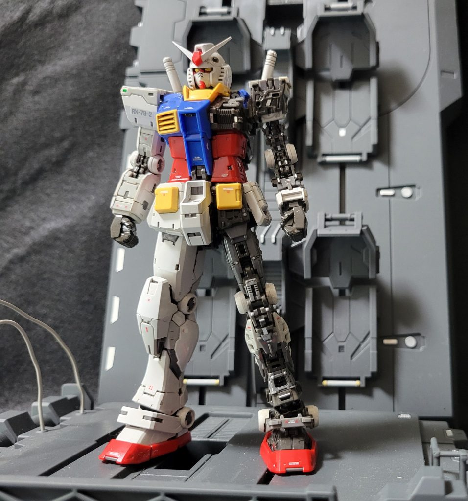 明るさアップ。 RGってパーツの完成度が高いから、艶ありコートが映える映える!!  コレいいもんですっ!ハイっ!!