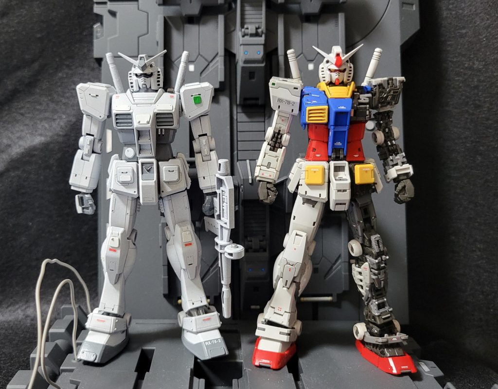 過去作の無料配布ガンダムと2ショット! グレードは違えど縮尺?ボディサイズは一緒ですね!!