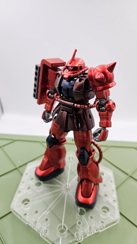 モノアイはデカールにビビった結果シールパーツに。ガイア以外のクリアレッドはスプレー以来ですが悪くないですね。※胴パイプは作成過程で曲げる所が部分的に剥げてます。たしか剥げない塗装があったような…