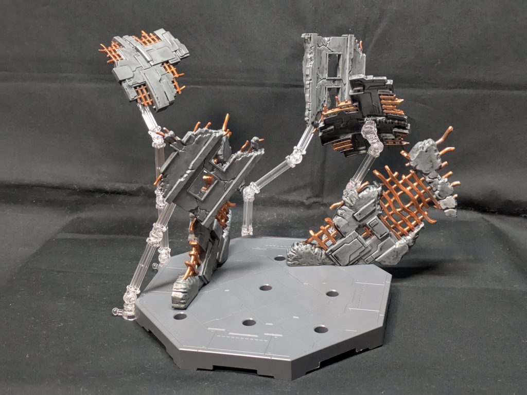 ベース。グレーと銅で塗って黒でウォッシング。