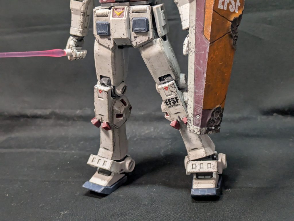 スカイグレイでウォッシング→焼鉄色でチッピング→シタデルのナルンオイルでもっかいウォッシング→白と銀でハゲチョロ汚し。すべて水性カラーで。