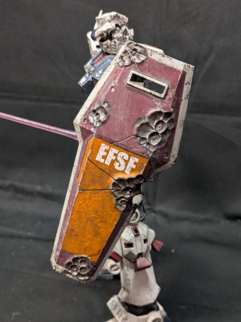 盾のオレンジもシタデルカラー。ムラをつけることで、ビーム焼けを表現（適当