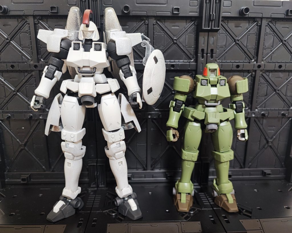 リーオーを白く塗装して、頭部をトールギスに替えて飾っていたのですが、そのままだと「大きいな...！」というサイズ感ではなかったので足を延長してスマートなシルエットにしました。