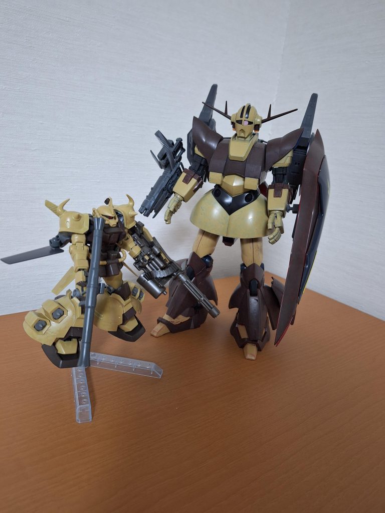 グフ飛行試験型とのサイズ比較です。