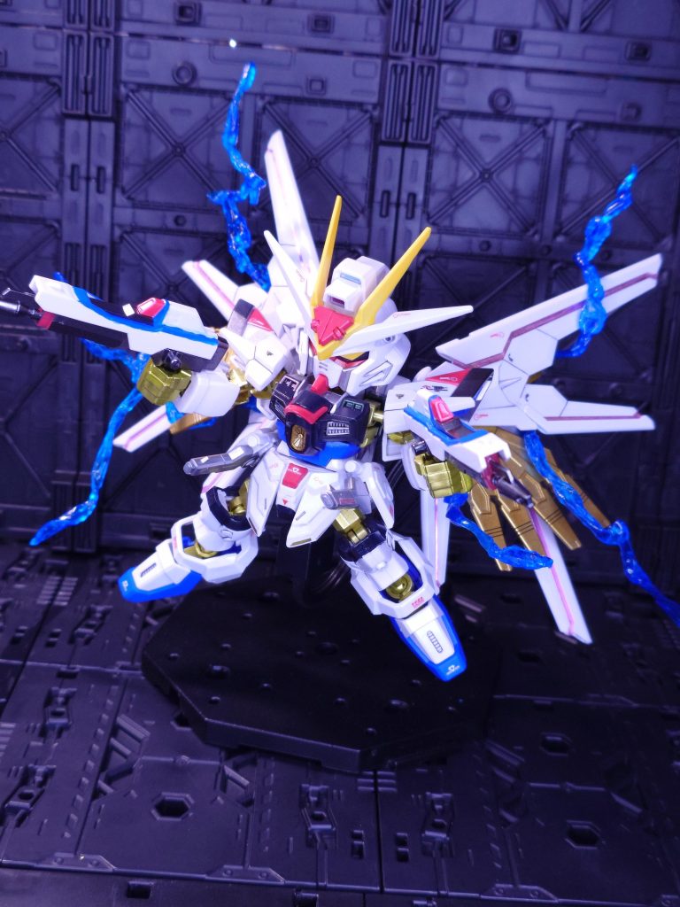 フルバースト!!ちょっとレールガン短いかな(笑)でも全体的にはディテールしっかりしていていいかんじ👍MGSDほどではないにしてもSD侮れないなって印象でした。