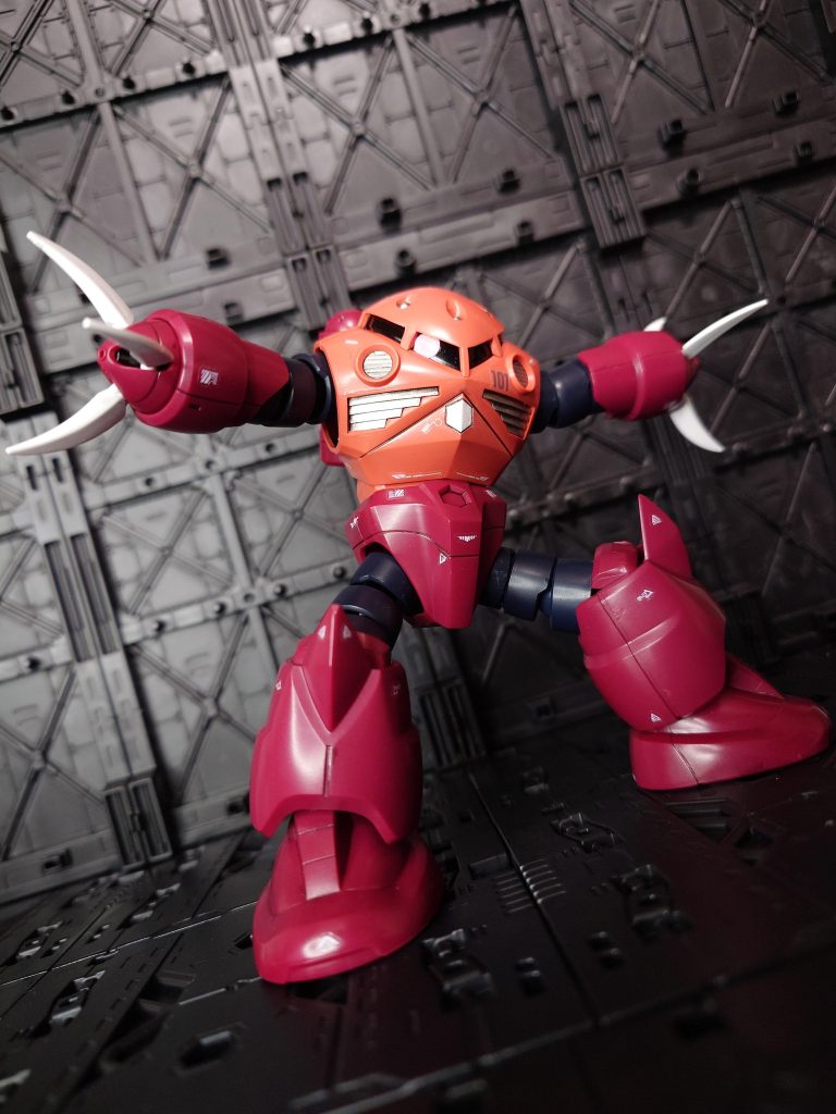 ランナーが少なくてちゃちぃかと思ったんですが、組んでみると関節可動部も多くて爪なんかもしっかり動いていいキットですね!