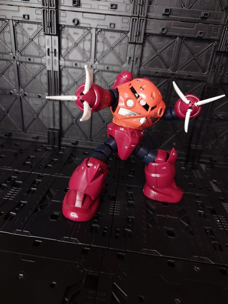 メガ粒子砲発射形態このなりでメガ粒子砲積んでると知ったときはとても驚いたものです😅