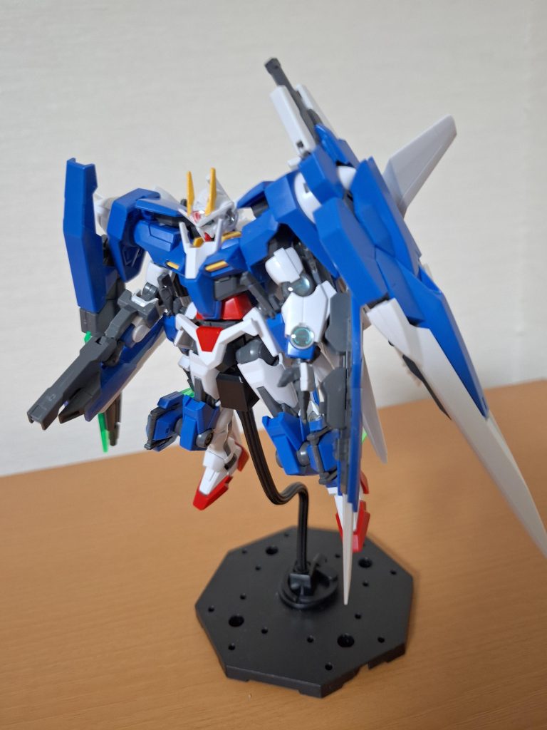 ウン十年前の小学生の頃、大人のプラモ雑誌として憧れながら見ていた『月刊ホビージャパン』。子供の頃からのガンダム返り咲きでハマった『機動戦士ガンダムOO』の既存モデルの改造キットとかあるんやと目から鱗😲早速、オークション等で買い集めました。