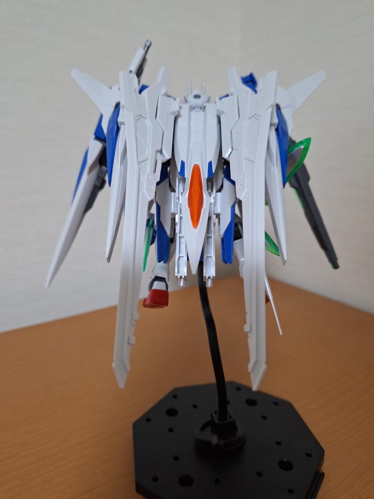 HGの『ダブルオーガンダムセブンソード/G』『ダブルオーライザー＋GNソードⅢ』『ザンライザー改造キット』のサンコイチです。ダブルオーガンダムセブンソードに他のパーツをぶっこみました。