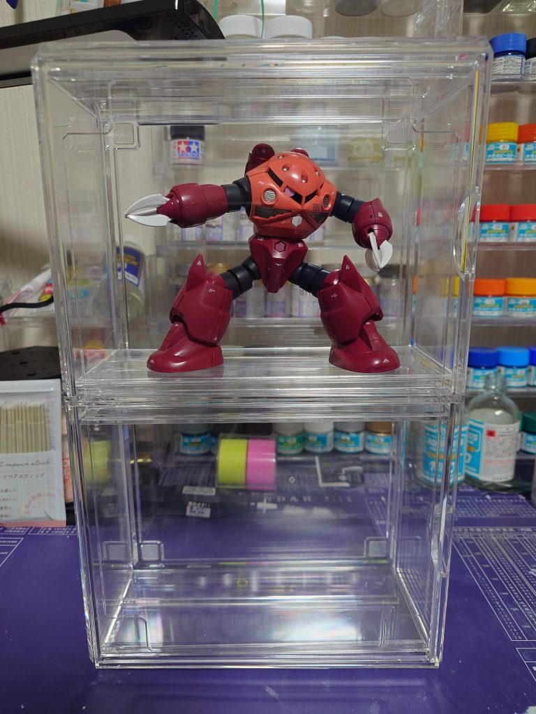 さて、今回おまけにこんなもの見つけてきました!これ、すごくないですか??バックパックがゴツいモビルスーツには厳しいですが、ズゴックくらいならこの通り!!