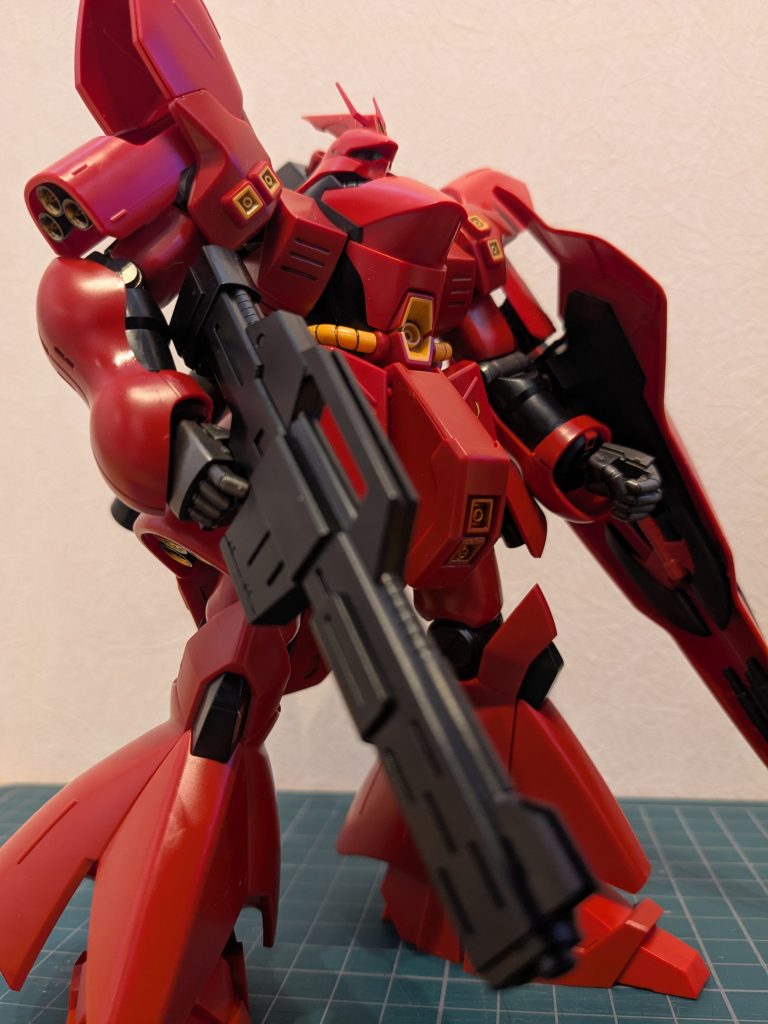 下から煽りで1枚。「サザビー出ます!サザビー発進!!」をイメージしたショットです。