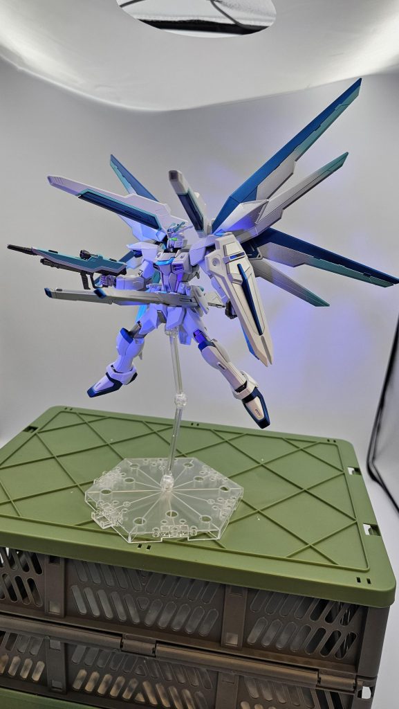 ハイマットモード盾も色分けしてますが、分からないですねw雪ミクシルバー白すぎるwビームライフルもプリズムブルーグリーンで塗装です。シールラインは雪ミクシルバーです。初音ミクのザク抽選は外れ、ミク仕様のストフリの存在を知り、今回の塗装をしてみました。以上、閲覧ありがとうございました。