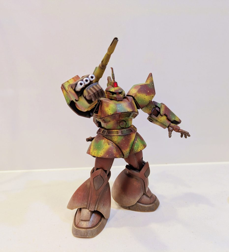 上半身だけ迷彩なのは物資不足を表現しています😭下半身の色は錆止めのレッドプライマーのつもりです。