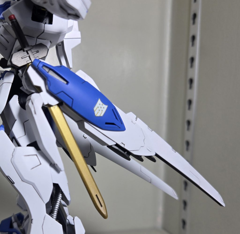 バエルウィングはソードフォルダと合体させ、サイドスカートへ変更。