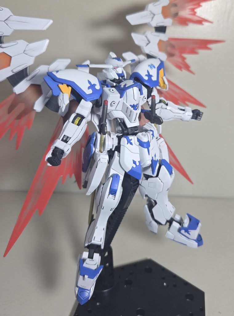 本格的なミキシングは初めてなので、至るところに瞬間接着剤での固定どめがあります。