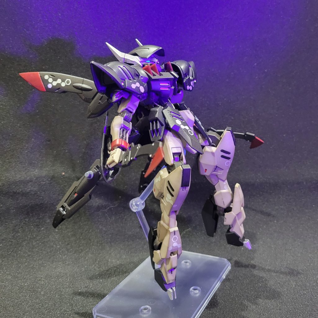 お目眼が光りますフード被ってるのでなかなか光らせるの難しいですアサルトナイフのイビツな形状、グレモリーに似合ってる気がします首狩りも出来そう？