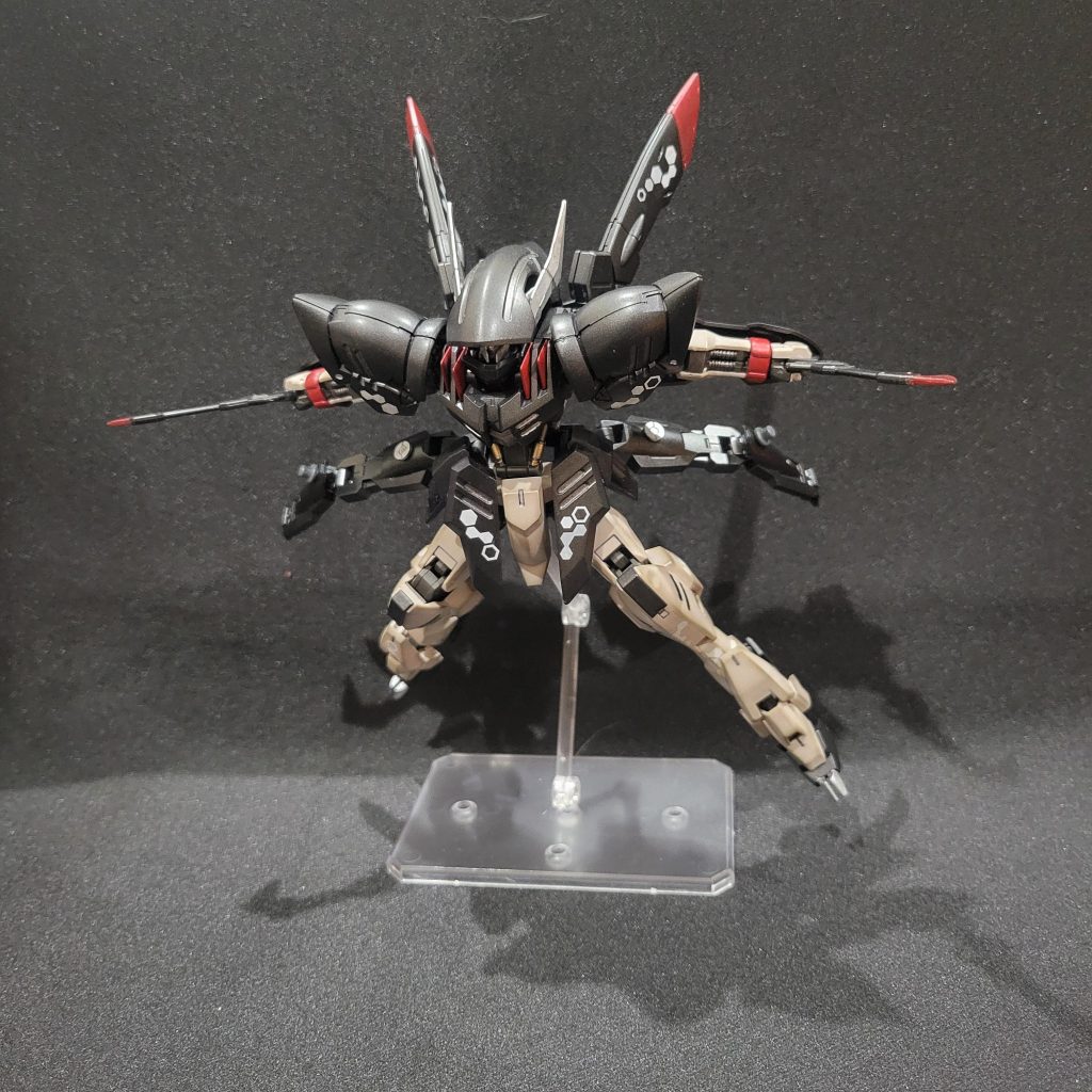 アサルトナイフはバトルアンカーだと戦いにくい髙機動高速戦闘の相手に対応するための装備ですね威力は低いけど手数が多くて当てやすく取り回しが良いまぁ、グレモリーなら攻撃受けてカウンターすればバトルアンカーでも対応出来ると思いますが