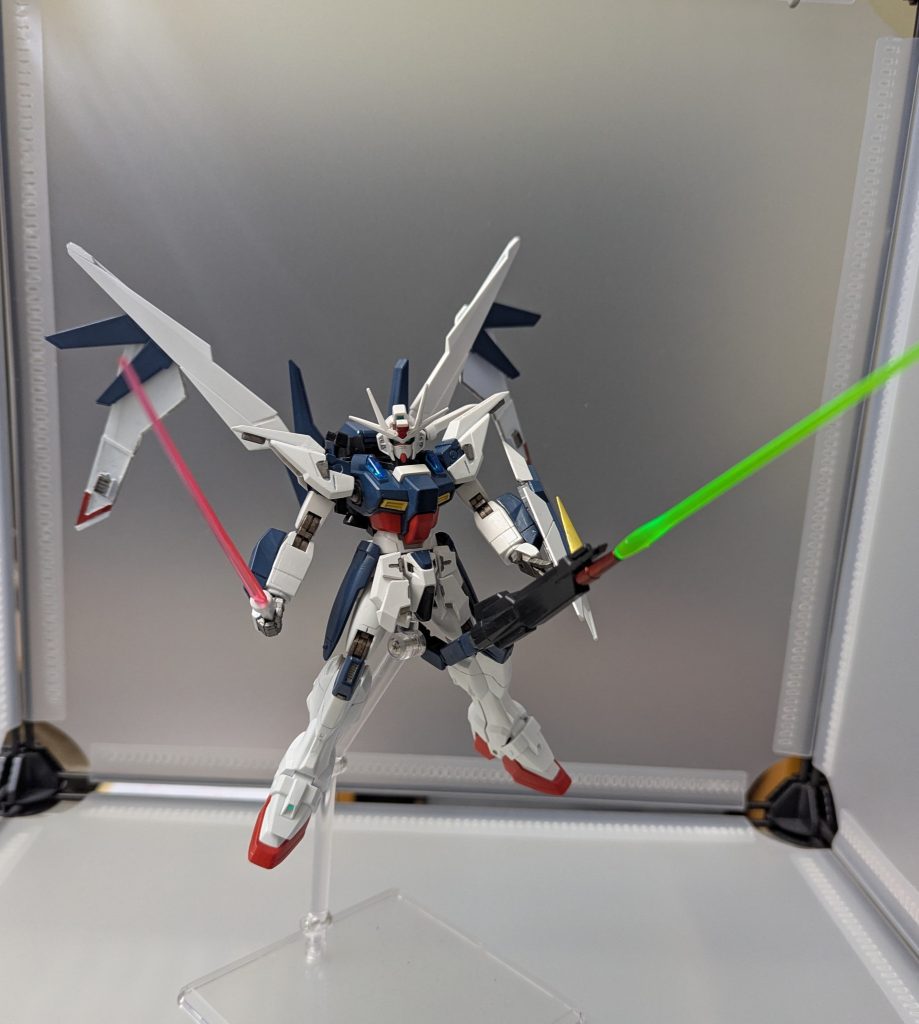 ジオの隠し腕のようにビームソードとして斬りつけたりもできます