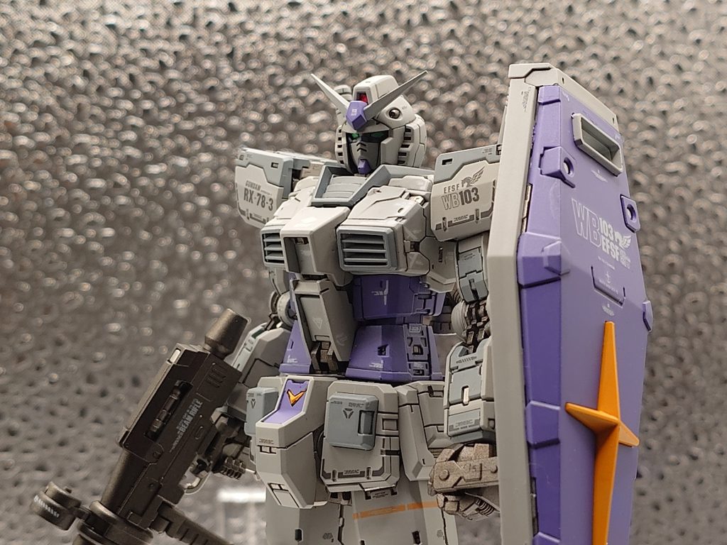 デカールは、中華の使用。情報量が多いので苦労しました。