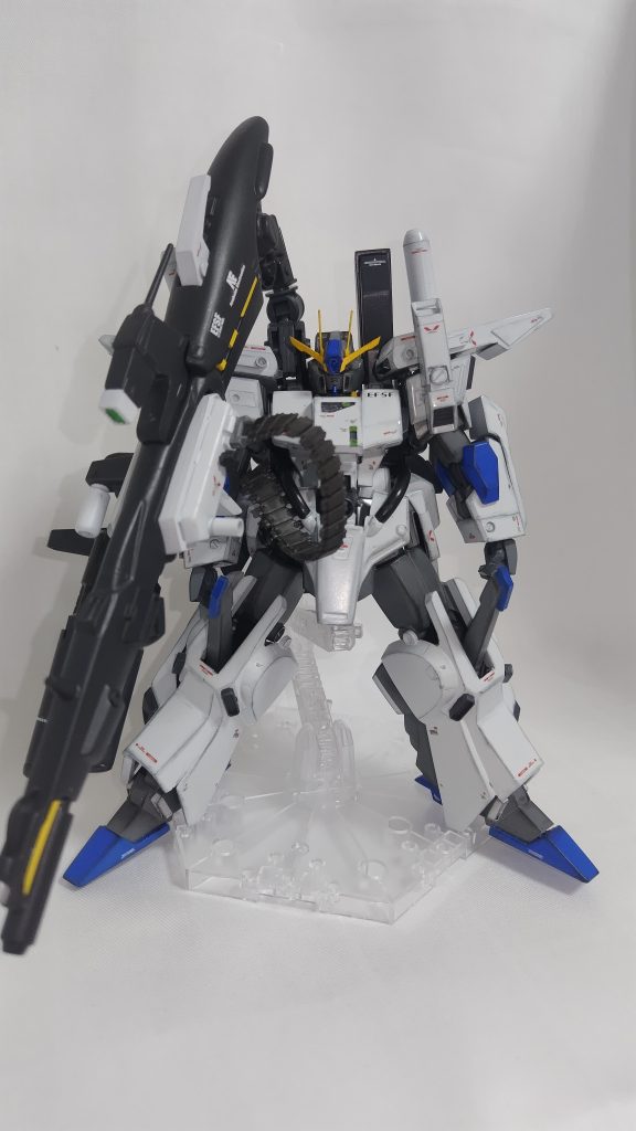 主な改修点は足元、ふくらはぎ部分、腿の延長。顔、バックパック、ダブルビームライフルの形状変更。あとはアーマーの形状変更です。