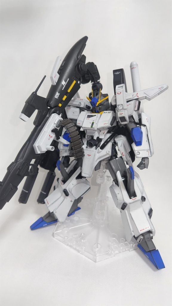 旧キットのアーマーがぴったり合う声と、合わない声を聞いていましたがいざ合わせてみると、それなりに合いますが着膨れ感が強く、Ver.KAのようなスリムマッチョをイメージして作成しました。