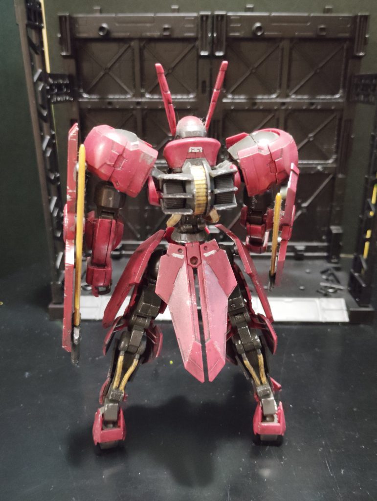 パイプなどはファレホのGOLDで塗りました。