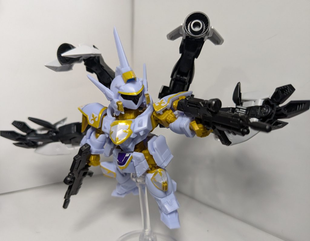 大型のクローとメガ粒子砲というイメージです