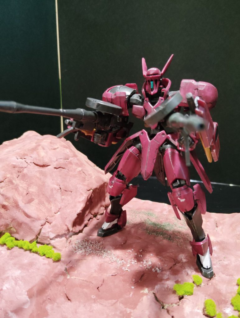 ダブルマシンガン!!!実はマシンガンを紛失した!と思ってパーツを追加購入したあと、発見したのでダブルマシンガンと相成りました(zaku-kao5)なんたる間抜け