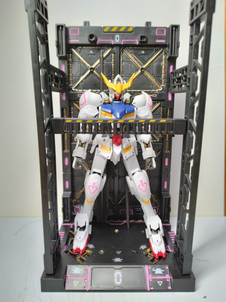 実は私自身は鉄血は見ておらず、友人が最近見始めたということで一緒に作成しようとなって作成したのが今回のバルバトスです。