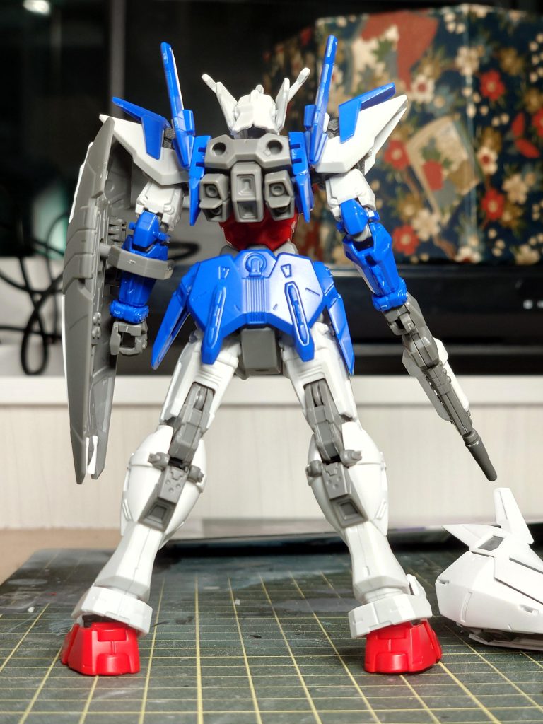 足元に写っている部品は、、、