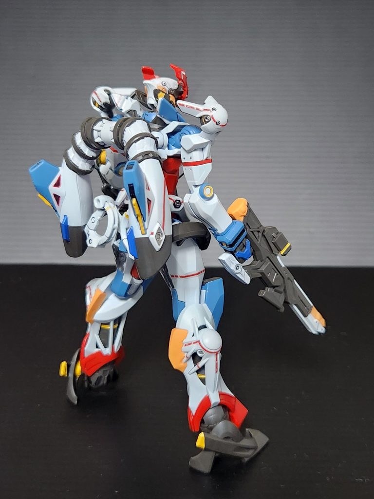 塗り分けが細かい為、部分塗装部分は公式サイトを参考にして行いました。