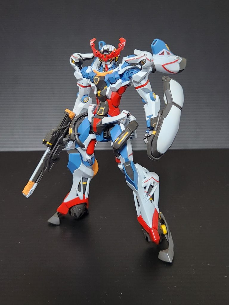 胸、腹部、腰回りの黄色ラインはホイルシールをガイドにして凹モールドを彫り、そこを塗装しております。