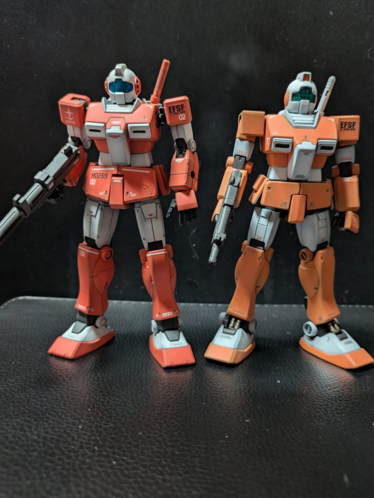 遠い昔に製作したHGUCジムがベースのライトアーマーとの比較です。今回のライトアーマーは随分スマートで更にスピード重視の機体に見えますね。