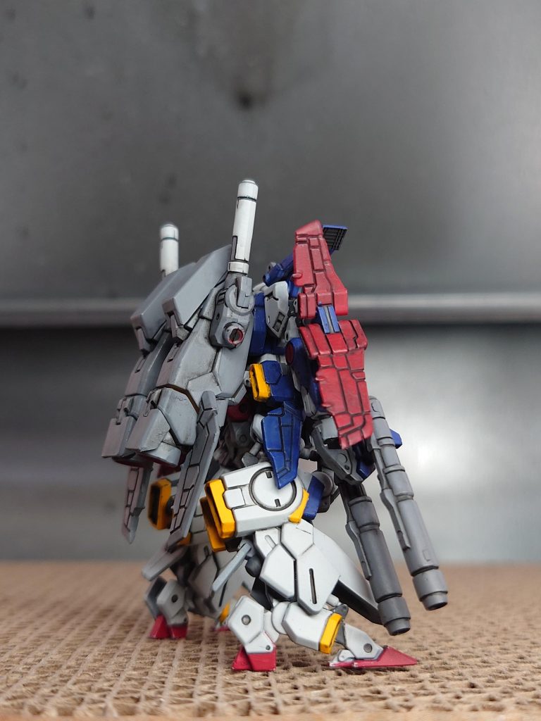 まずエアブラシで全体をメカサフライトで吹いたあと、MSホワイトを吹いて、後は筆塗りしました。